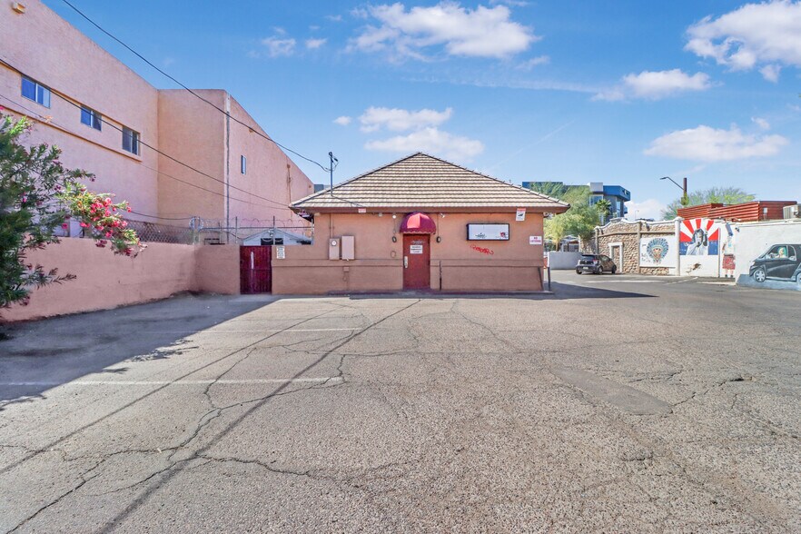 1812 E Apache Blvd, Tempe, AZ à louer - Photo de l’immeuble – Image 2 sur 10
