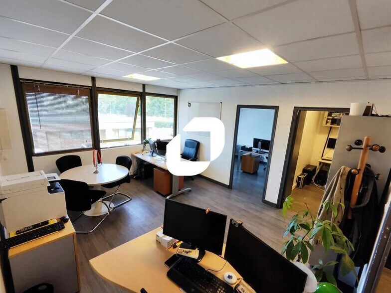 Bureau dans Croissy-Beaubourg à louer - Photo de l’immeuble – Image 1 sur 5