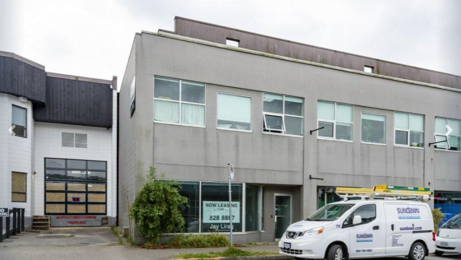 386-390 W 8th Ave, Vancouver, BC à louer - Photo de l’immeuble – Image 2 sur 4