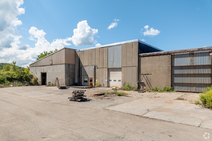735 Wangum Rd, Victor, NY à louer - Photo de l’immeuble – Image 1 sur 12