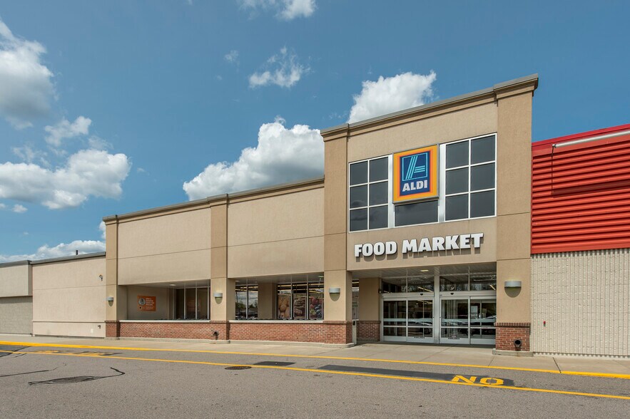600 South St W, Raynham, MA à louer - Photo de l’immeuble – Image 3 sur 5