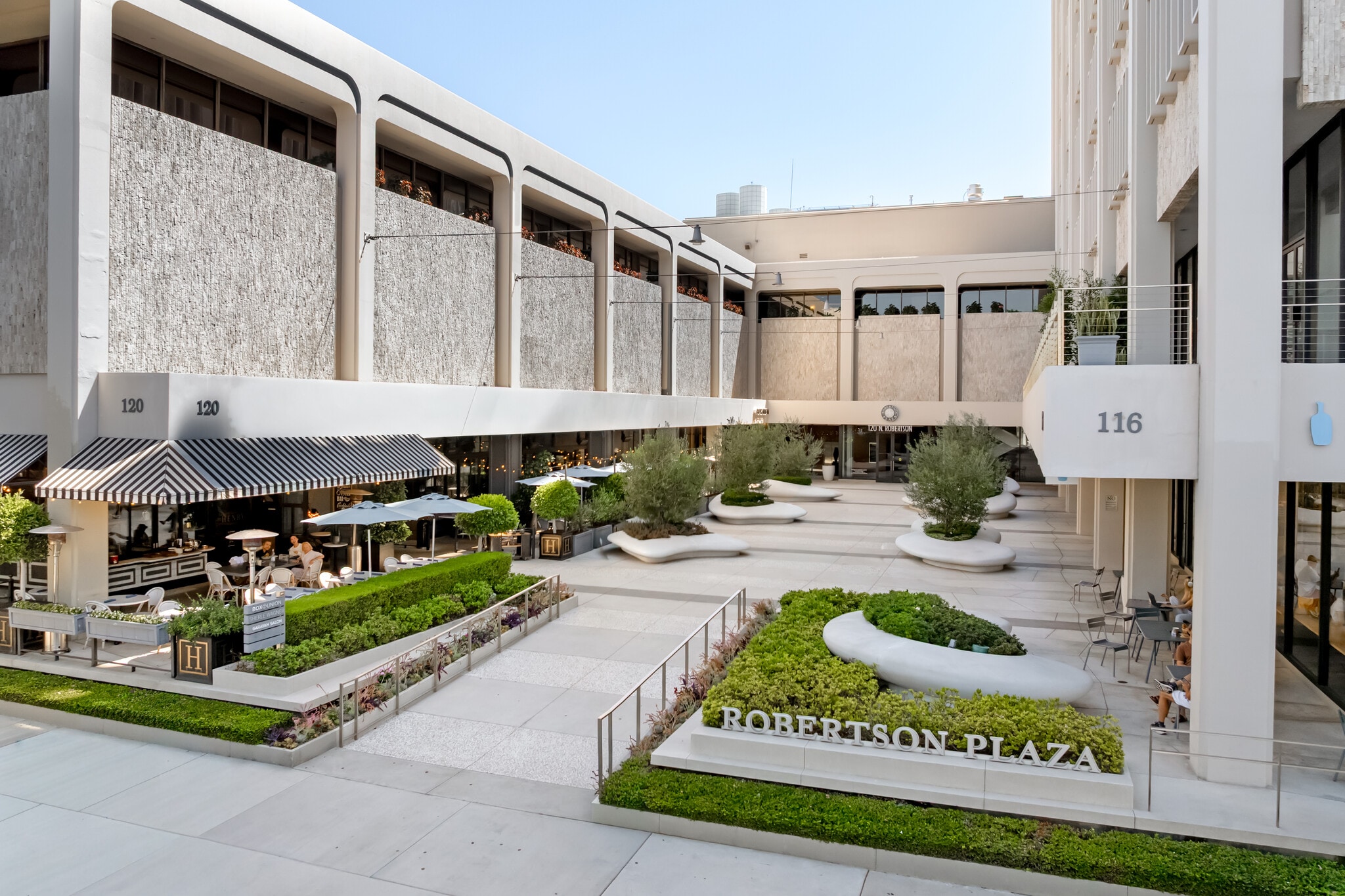 116-120 N Robertson Blvd, West Hollywood, CA à louer Photo principale– Image 1 sur 8