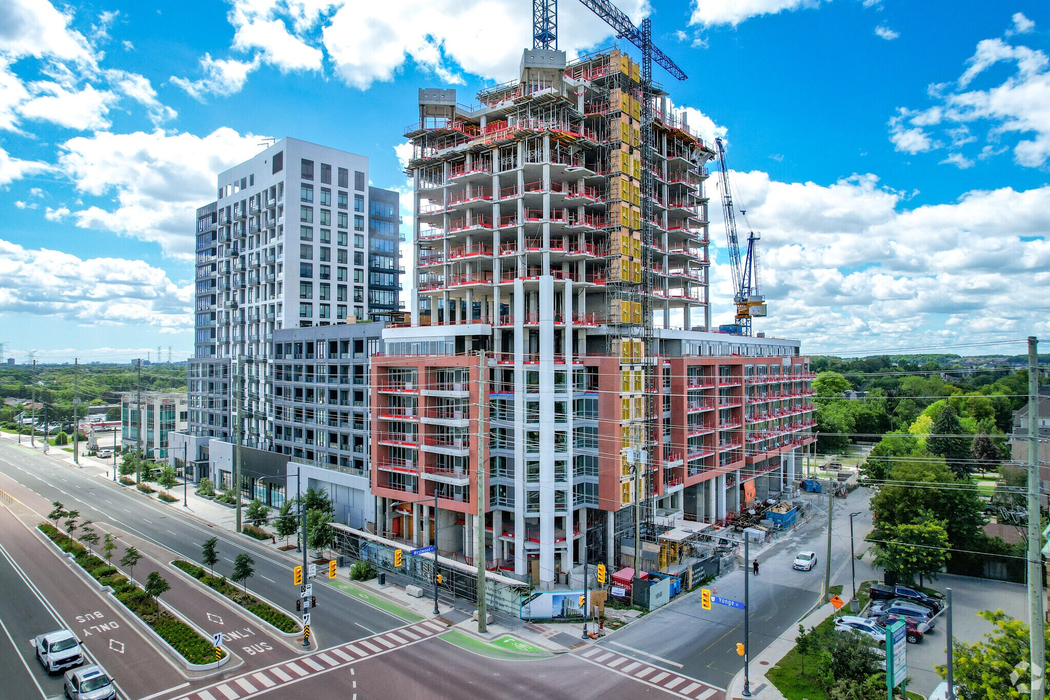 8888 Yonge St, Richmond Hill, ON à louer Photo principale– Image 1 sur 4