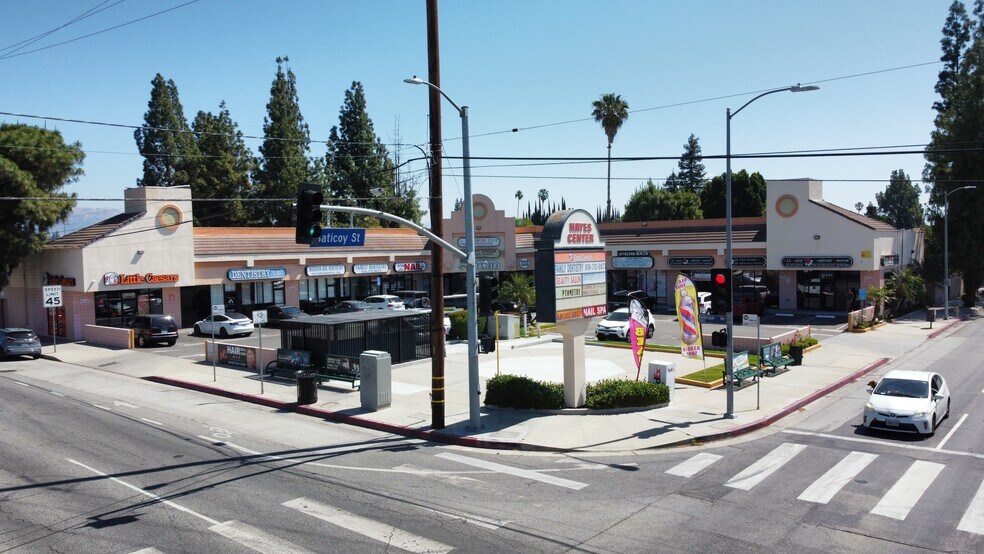7606 Fallbrook Ave, Canoga Park, CA à louer - Photo de l’immeuble – Image 3 sur 16