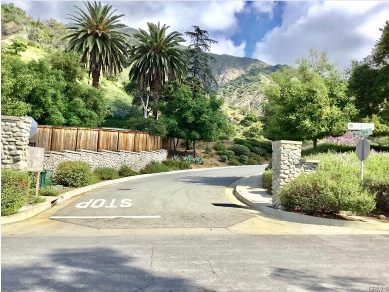 3 Nathaniel Tr, Sierra Madre, CA à vendre - Photo de l’immeuble – Image 3 sur 4