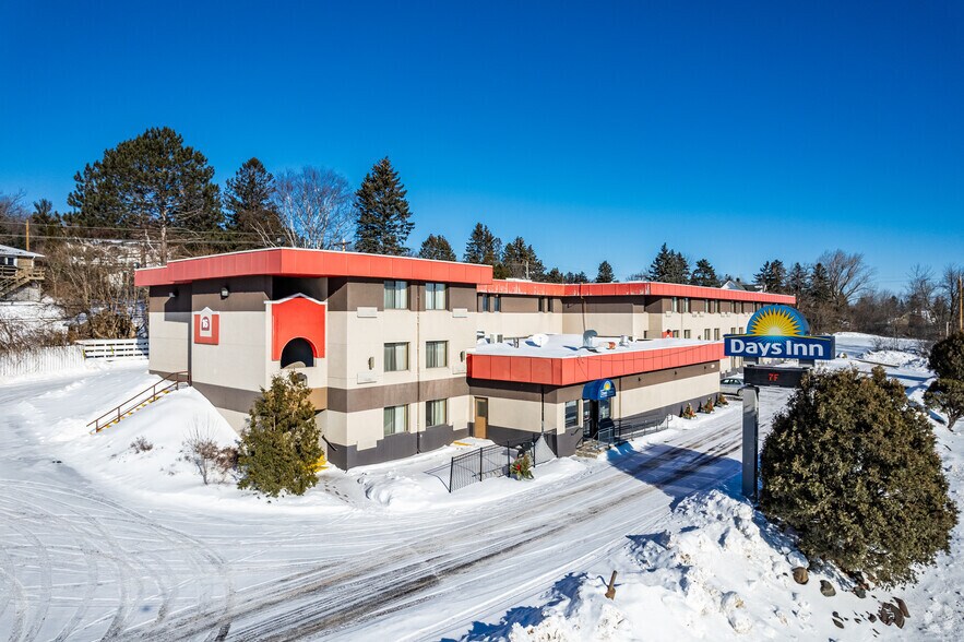2211 London Rd, Duluth, MN à vendre - Photo de l’immeuble – Image 1 sur 19