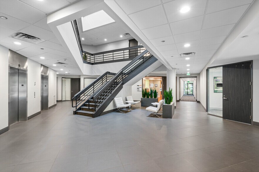 5110 Eisenhower Blvd, Tampa, FL à louer - Photo intérieure – Image 3 sur 4