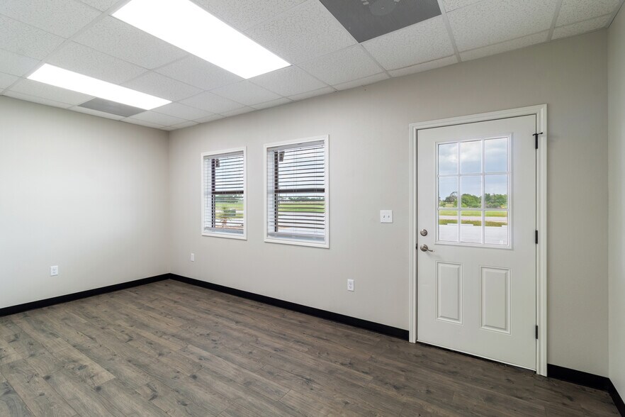 4025 King Air Dr, Wixon Valley, TX à vendre - Photo de l’immeuble – Image 3 sur 12