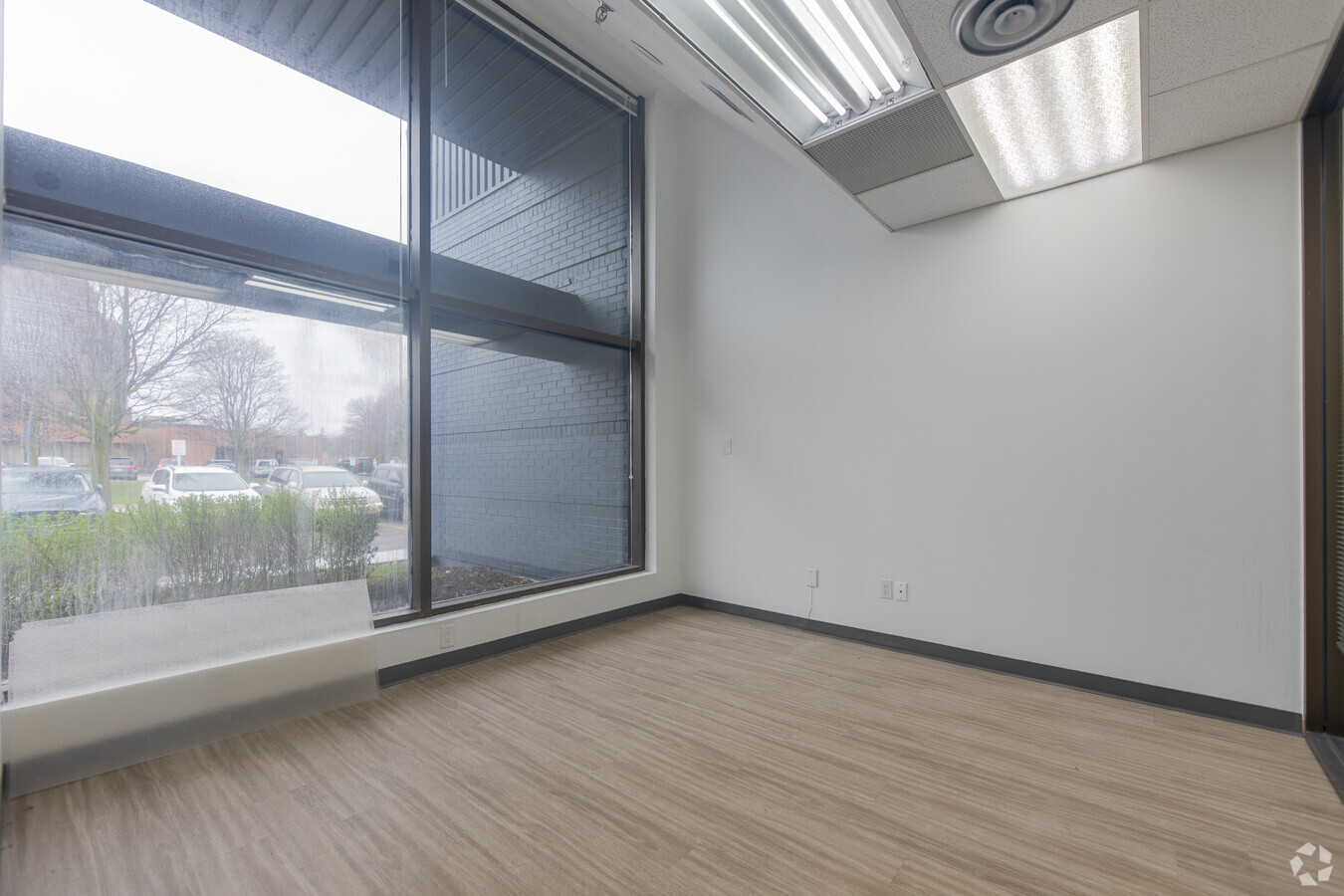 50-70 Novopharm Ct, Toronto, ON M1B 2K9 - Lot 66 -  - Photo intérieure - Image 2 of 5