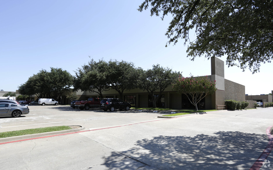 1200-1236 W Executive Dr, Richardson, TX à louer - Photo de l’immeuble – Image 1 sur 8