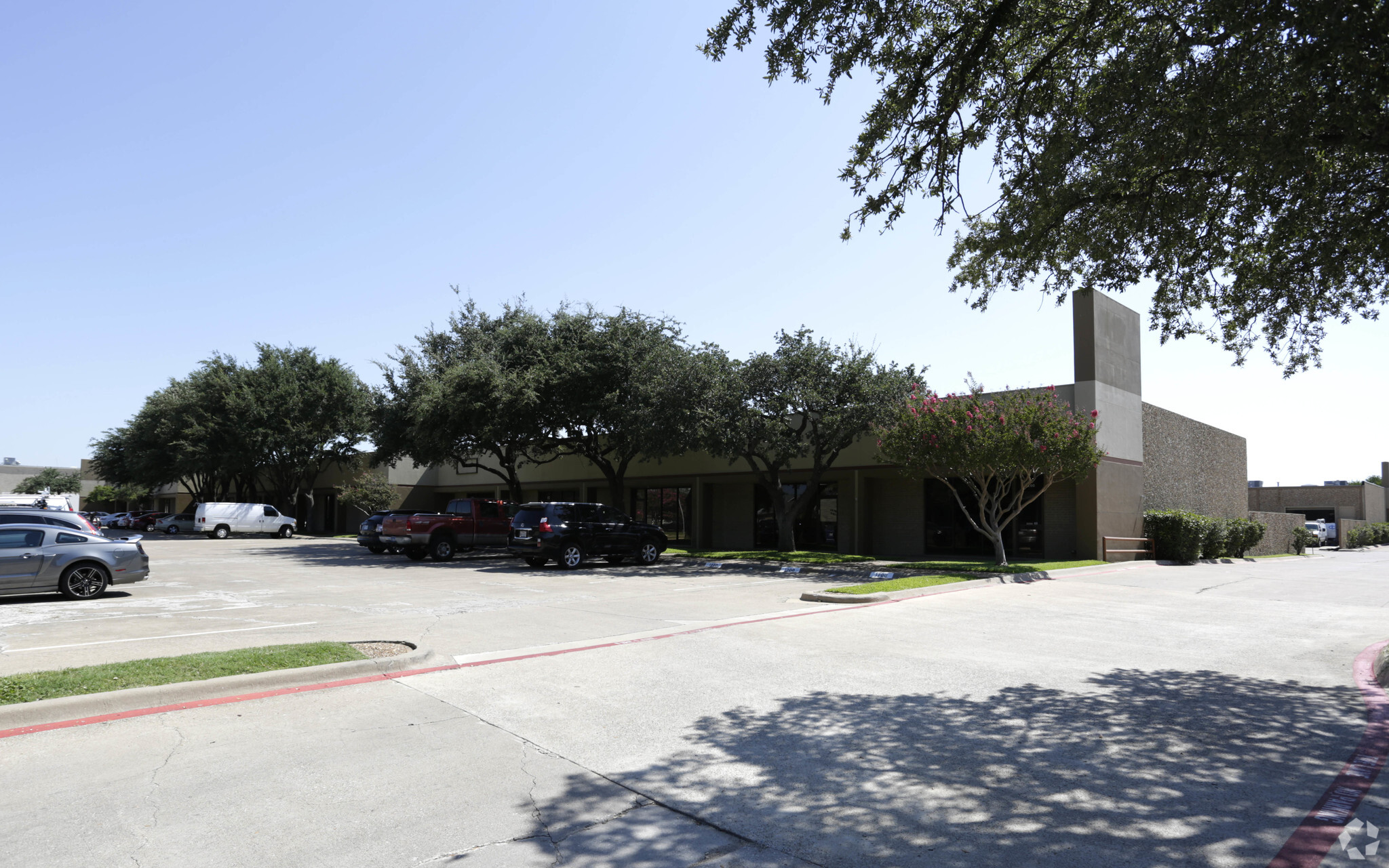 1200-1236 W Executive Dr, Richardson, TX à louer Photo de l’immeuble– Image 1 sur 9