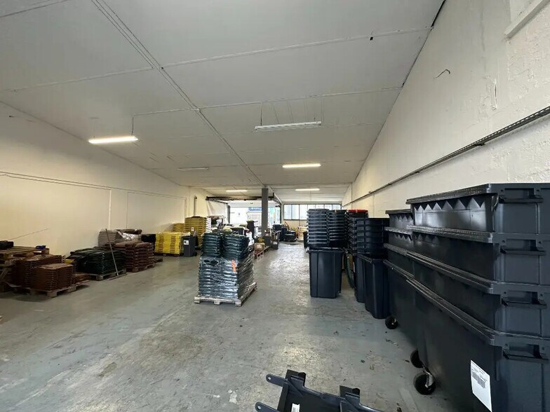 Local d’activités dans Chalon-sur-Saône à louer - Photo intérieure – Image 2 sur 5