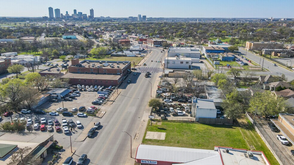 2119 Main St, Fort Worth, TX à vendre - Photo de l’immeuble – Image 2 sur 4