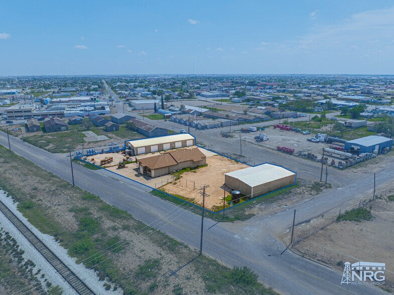 903 W Industrial Ave, Midland, TX à louer - Photo de l’immeuble – Image 2 sur 18