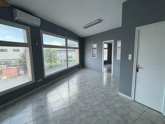 Plus de détails pour Local commercial à louer