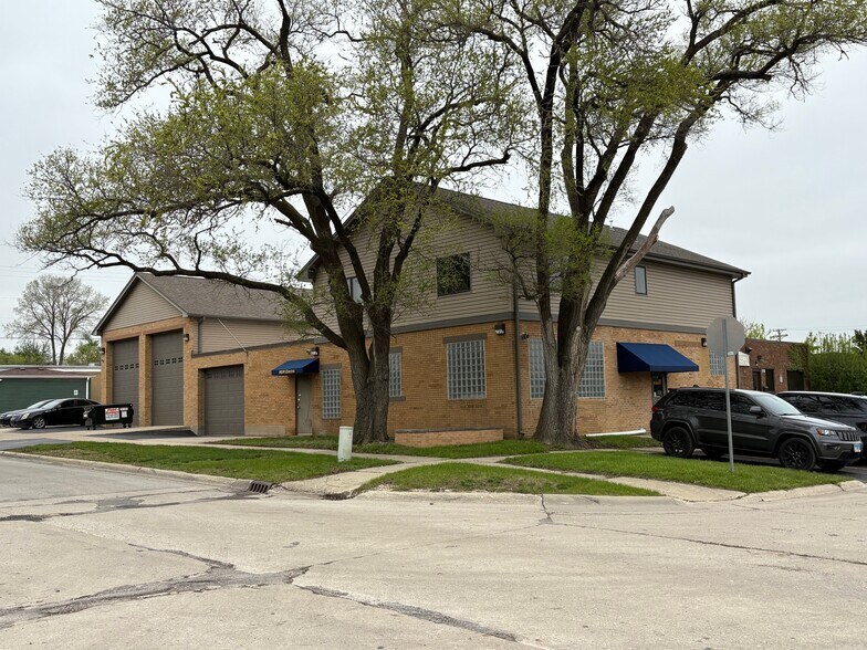 700 N Iowa Ave, Villa Park, IL à vendre - Photo de l’immeuble – Image 3 sur 5