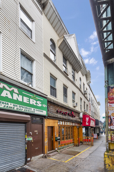 11710 Jamaica Ave, Richmond Hill, NY à louer - Photo de l’immeuble – Image 1 sur 16