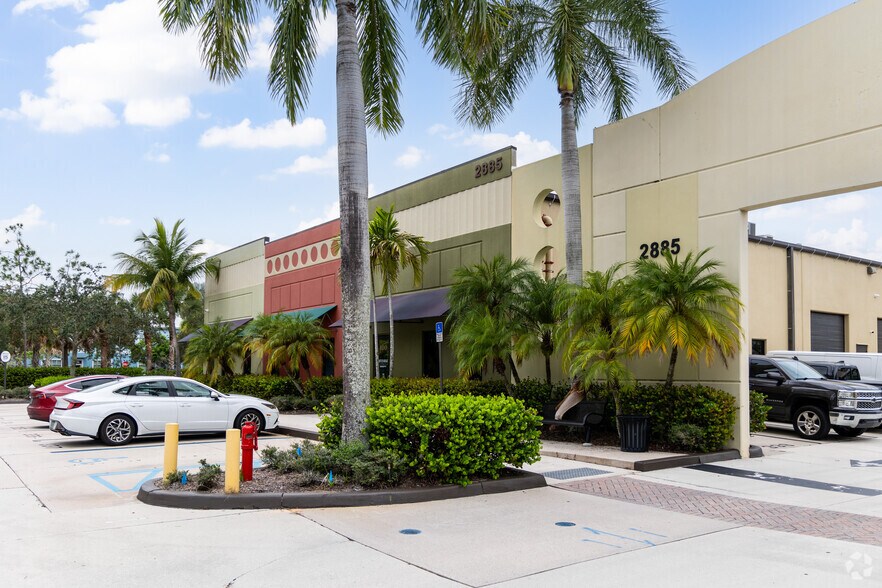 2885 Jupiter Park Dr, Jupiter, FL à louer - Photo de l’immeuble – Image 2 sur 5