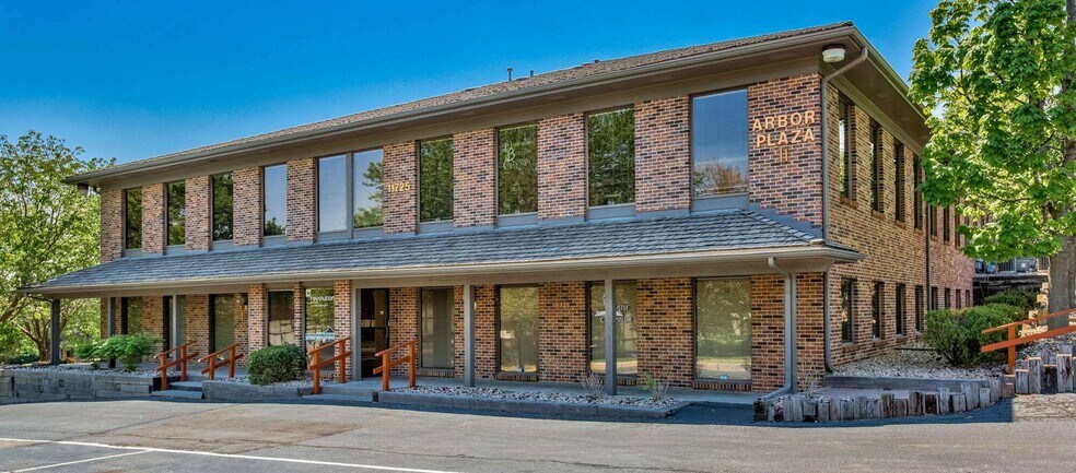 11725 Arbor St, Omaha, NE à louer - Photo principale – Image 1 sur 9
