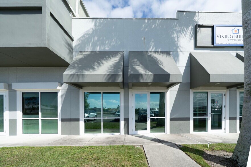 6640 Taylor Rd, Punta Gorda, FL à louer - Photo de l’immeuble – Image 3 sur 9