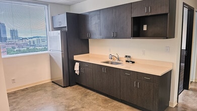 1447 Peachtree St NE, Atlanta, GA à louer Photo intérieure– Image 1 sur 4