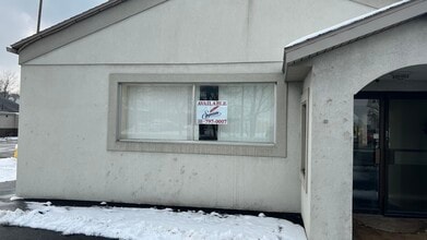 8540 Seneca Tpke, New Hartford, NY à louer Photo de l’immeuble– Image 2 sur 6