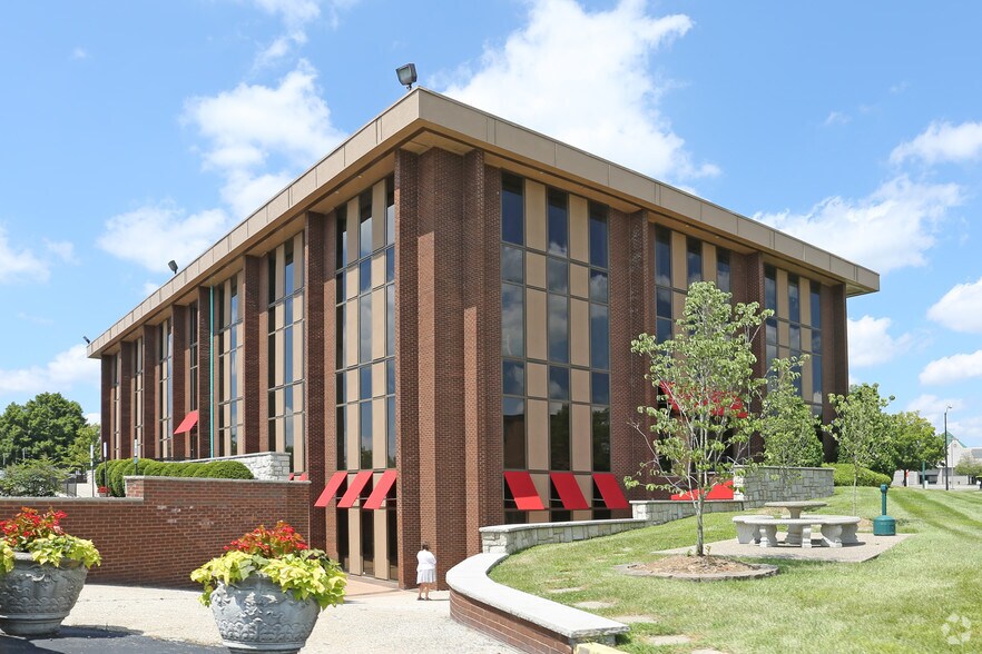 312 Whittington Pky, Louisville, KY à louer - Photo principale – Image 1 sur 10