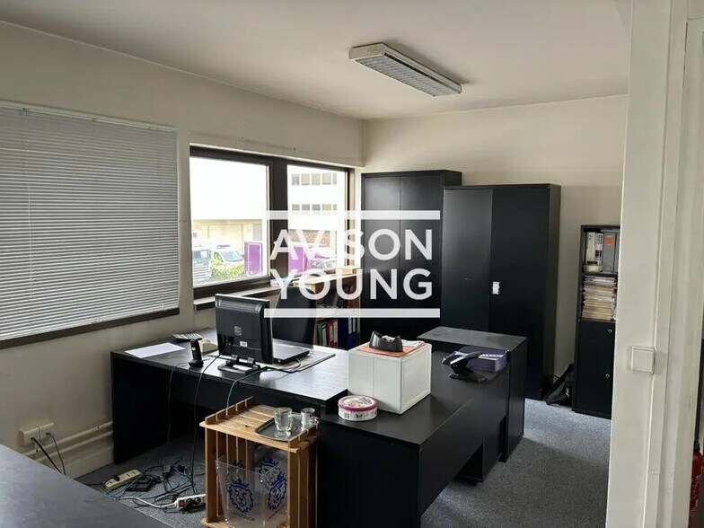 Local d’activités dans L'HAY-LES-ROSES à louer - Photo de l’immeuble – Image 3 sur 6