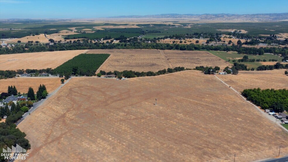 12201 Orange Blossom Rd, Oakdale, CA à vendre - Photo de l’immeuble – Image 3 sur 14