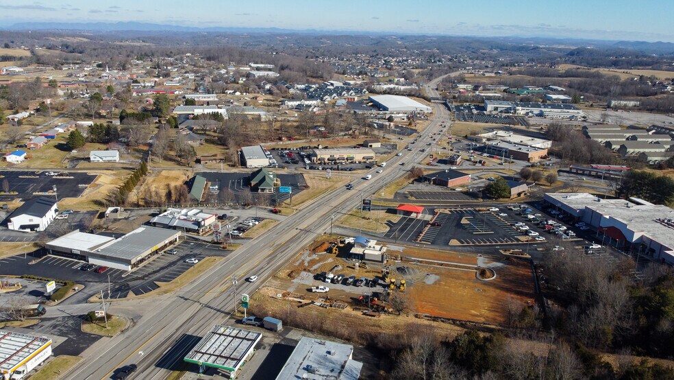 5026 Bobby Hicks Hwy, Johnson City, TN à louer - Photo de l’immeuble – Image 3 sur 10