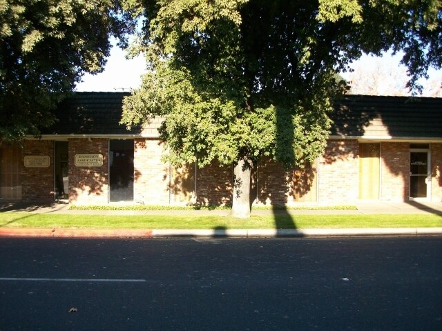 1421 K St, Modesto, CA à louer Photo de l’immeuble– Image 1 sur 5