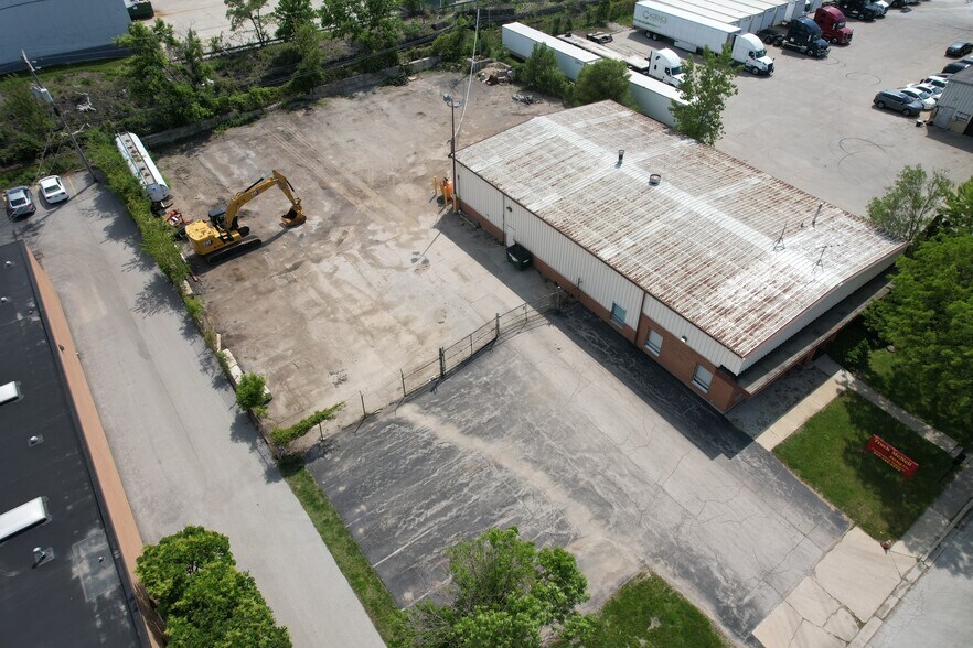 2425 Pan Am Blvd, Elk Grove Village, IL à vendre - Photo de l’immeuble – Image 2 sur 8