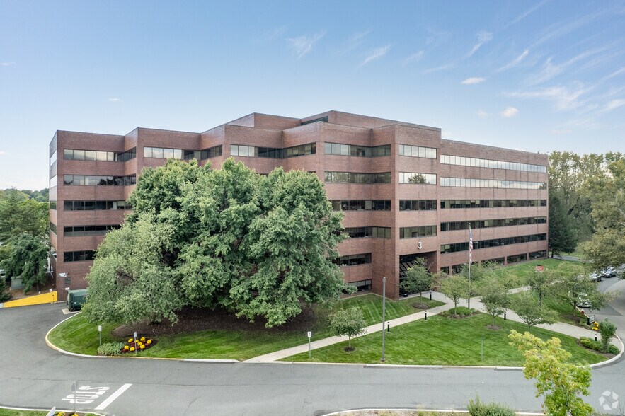 3 University Plaza Dr, Hackensack, NJ à louer - Photo de l’immeuble – Image 2 sur 34