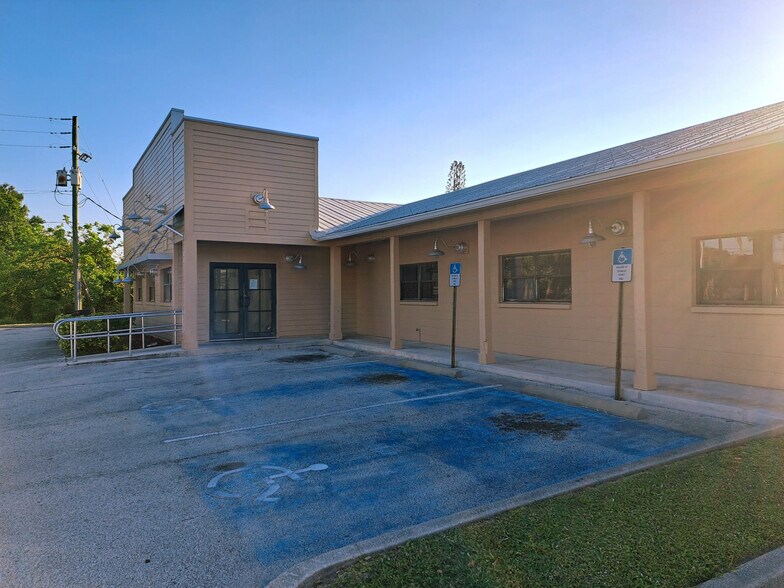 3120 S US Highway 1, Fort Pierce, FL à louer - Photo de l’immeuble – Image 3 sur 9