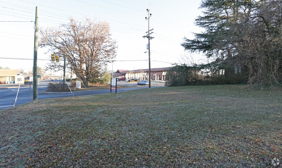 2nd Ave & 3rd St, Hickory, NC à vendre - Photo de l’immeuble – Image 2 sur 2