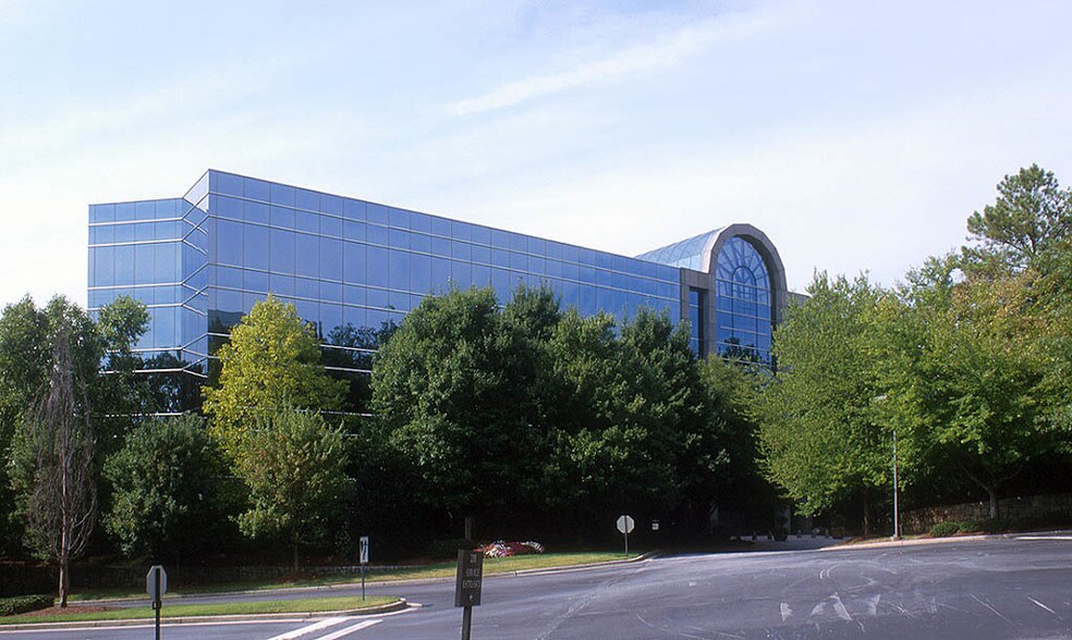 100 Ashford Ctr N, Atlanta, GA à louer - Photo de l’immeuble – Image 2 sur 19