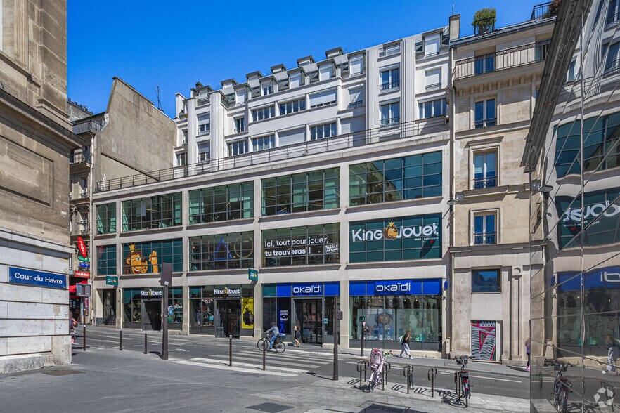 12 Rue D'Amsterdam, Paris à louer - Photo de l’immeuble – Image 1 sur 9