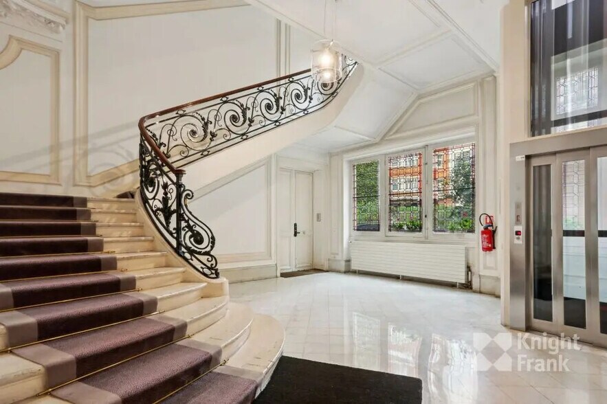 22-24 Avenue Franklin D. Roosevelt, Paris à louer - Photo de l’immeuble – Image 2 sur 16