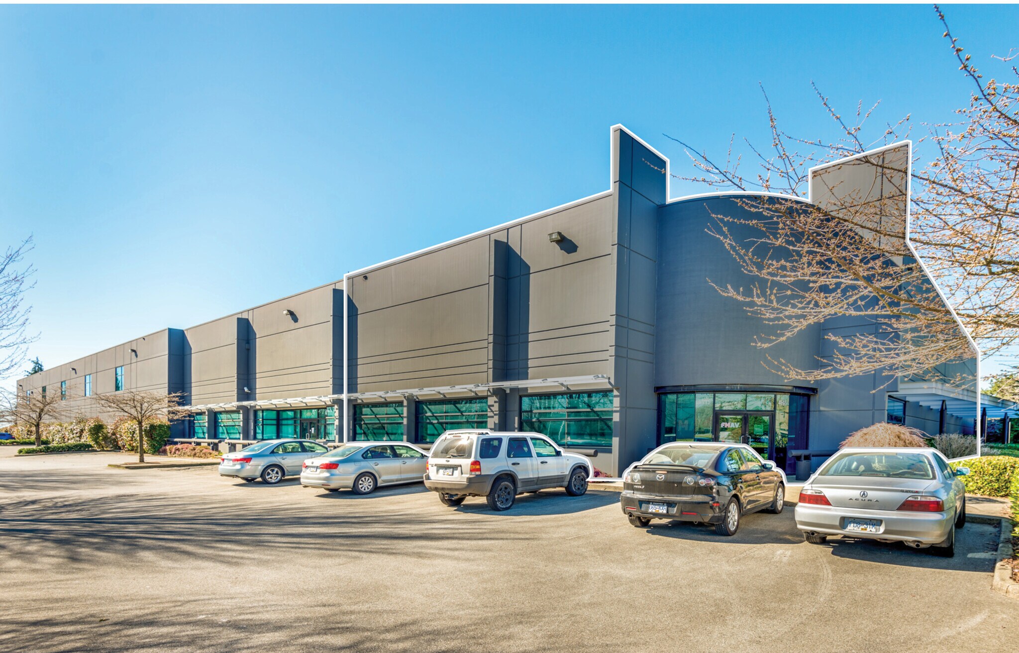 4595 Tillicum St, Burnaby, BC à louer Photo de l’immeuble– Image 1 sur 8