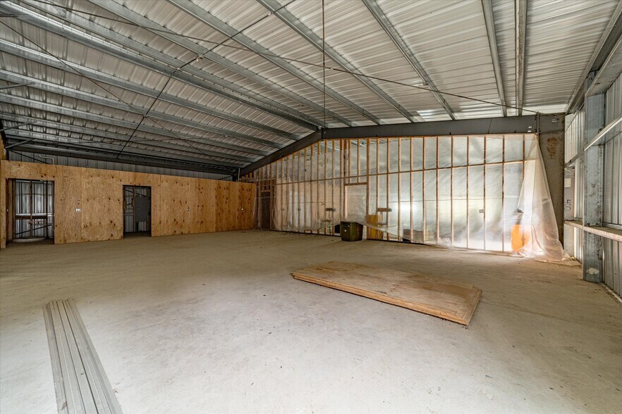 1560 Redwood Dr, Garberville, CA à vendre - Photo de l’immeuble – Image 2 sur 4