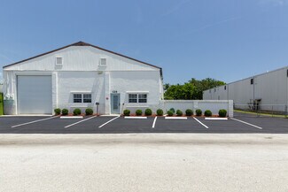 Plus de détails pour 128 Tomahawk Dr, Indian Harbour Beach, FL - Industriel/Logistique à louer