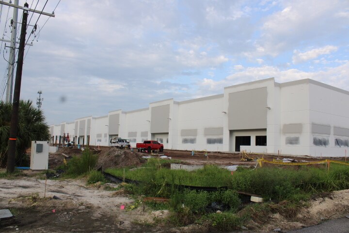 6920 U.S. 41 hwy, Apollo Beach, FL à louer Photo de l’immeuble– Image 1 sur 4