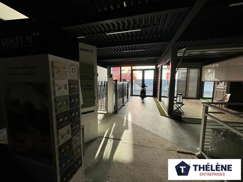 Bureau dans Mauguio à louer - Hall d’entrée – Image 3 sur 7