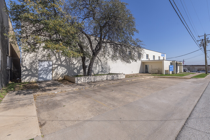 2920 Shotts St, Fort Worth, TX à louer - Photo de l’immeuble – Image 3 sur 24