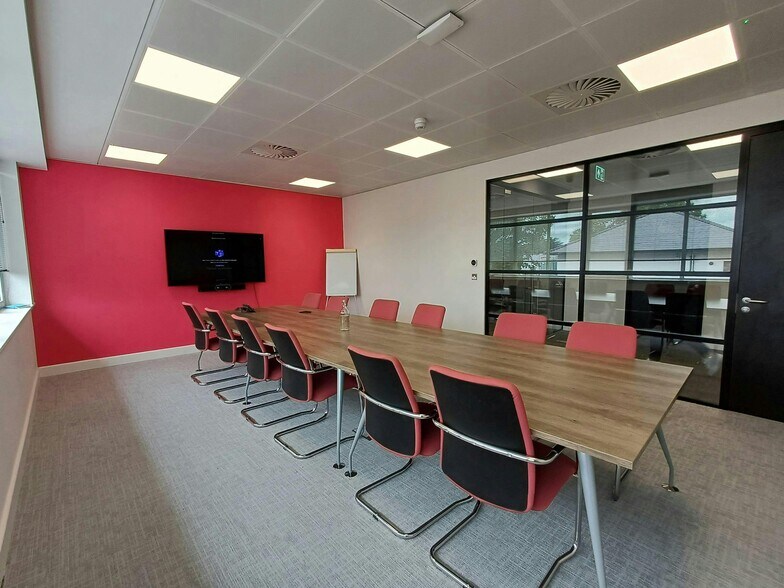 Fleming Way, Crawley à louer - Photo de l’immeuble – Image 3 sur 22
