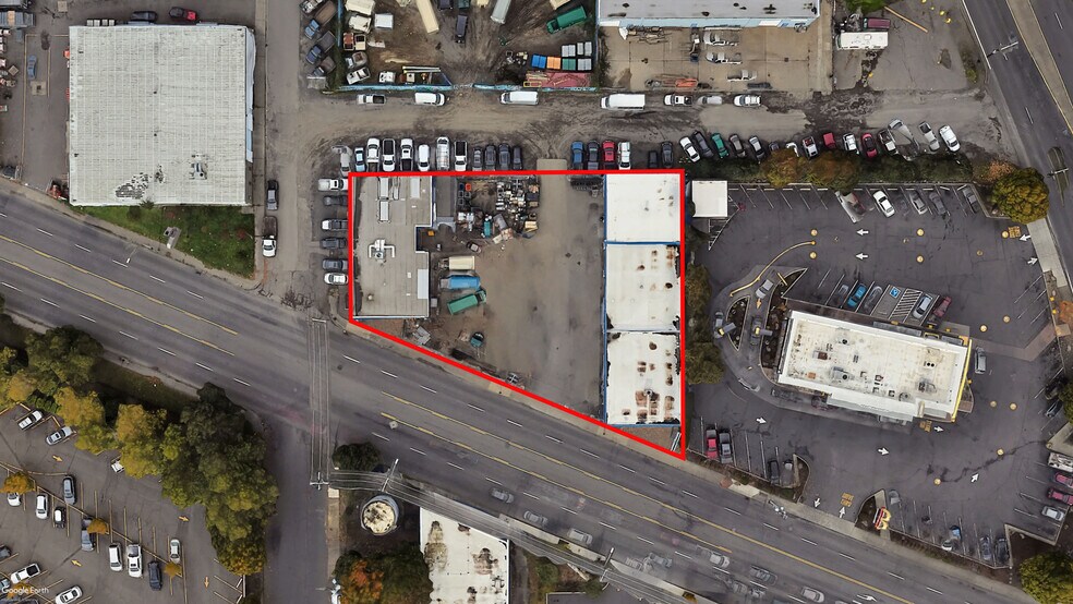 211 NE Columbia Blvd, Portland, OR à vendre - Photo de l’immeuble – Image 2 sur 7