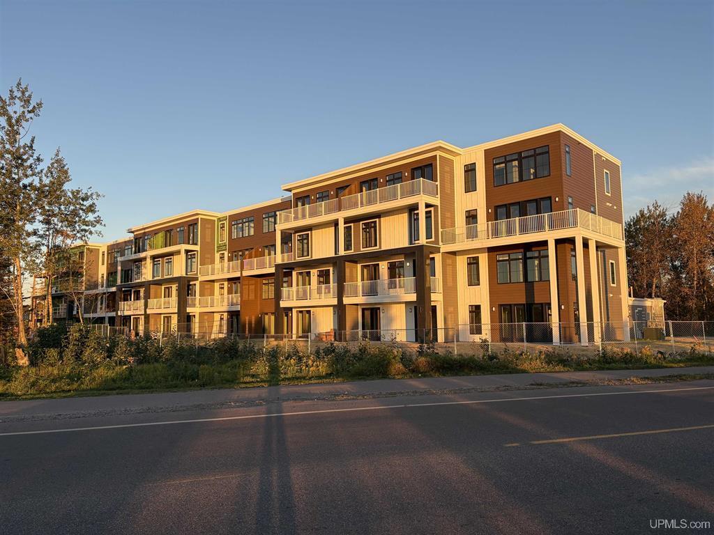2401 Lakeshore Blvd, Marquette, MI à vendre Photo principale– Image 1 sur 29