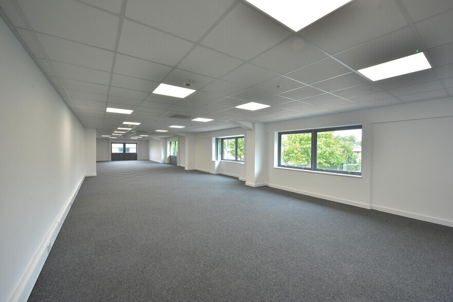 Castlehill Industrial Estate, Horsfield Way Way, Stockport à louer - Photo de l’immeuble – Image 2 sur 4