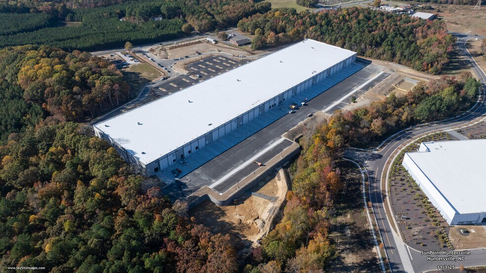 11006 Mount Holly Huntersville Rd, Huntersville, NC à louer - Photo de l’immeuble – Image 3 sur 5