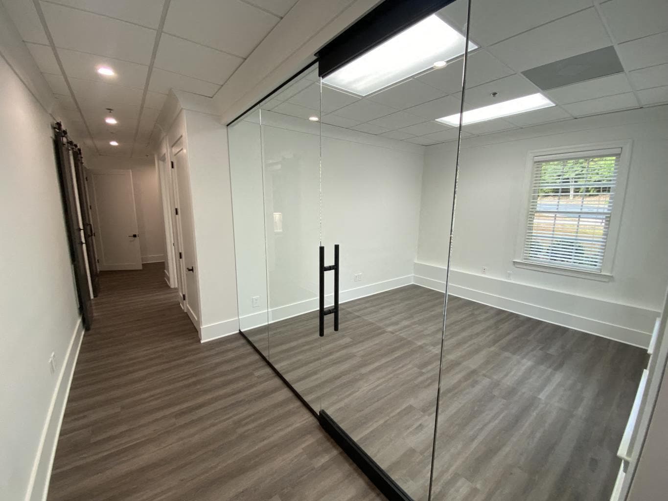 295 W Crossville Rd, Roswell, GA à louer Photo intérieure– Image 1 sur 9